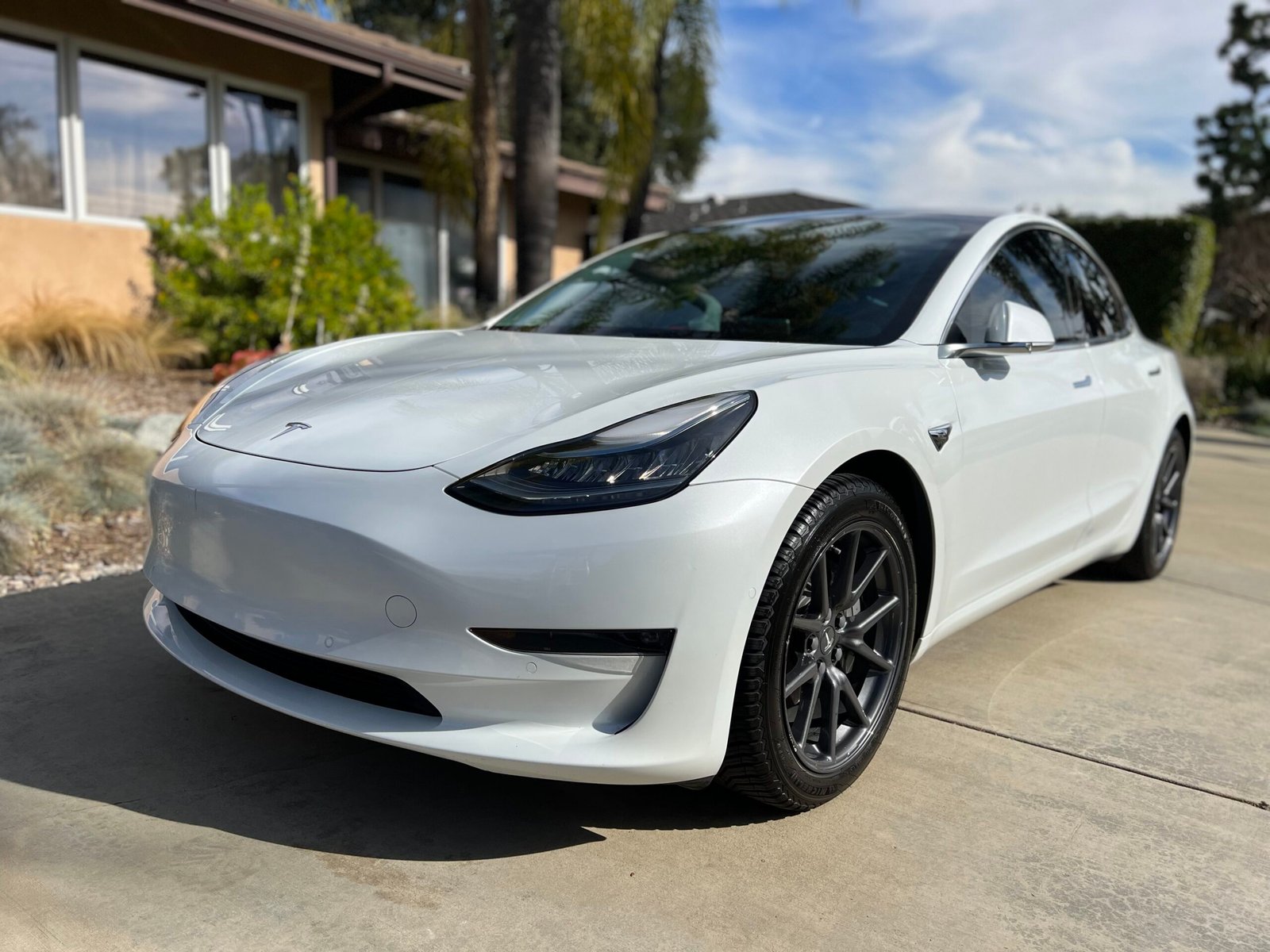 The Gloss Factory mobile auto detailing in Manhattan Beach