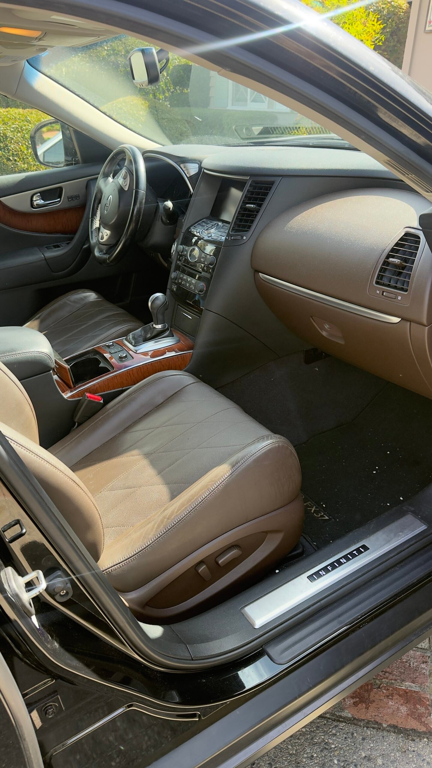 Before vehicle detailing service in Manhattan Beach
